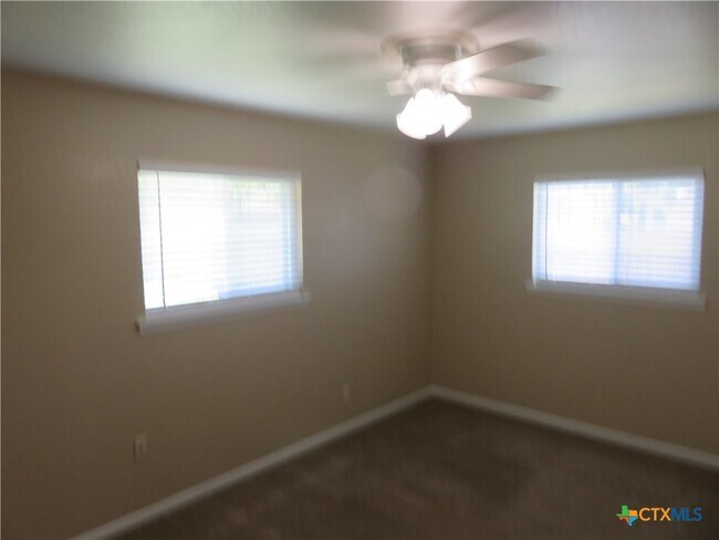 Building Photo - 1339 Mockingbird Ln