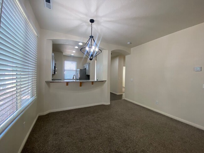 Building Photo - REMODELED TOWNHOME AVAILABLE FOR RENT