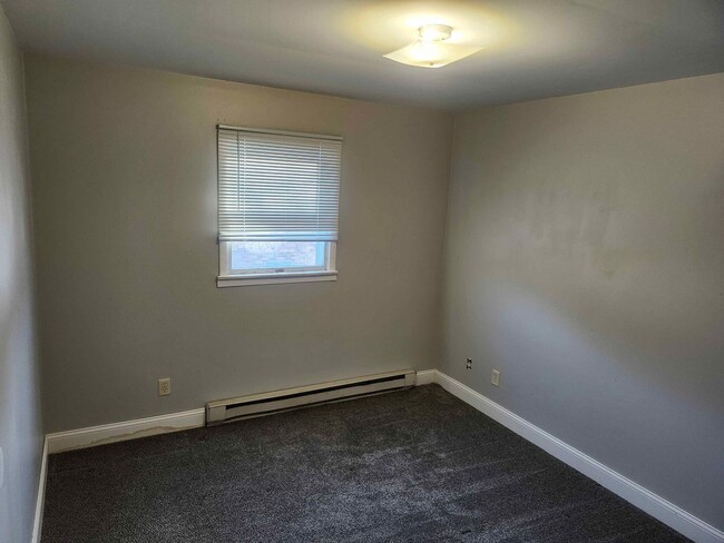 Building Photo - 3204 Runway Ave