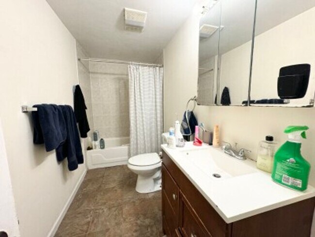 Building Photo - SEPT 2026  -  Rare Fenway 5 Bed/3 Bath on Gainesborough St.  Two Floors, Central A/C, Students We...