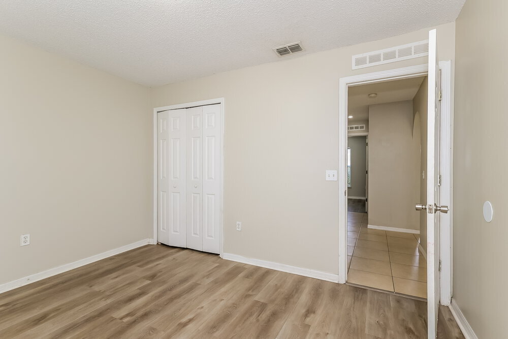 Building Photo - 235 Lobelia Dr