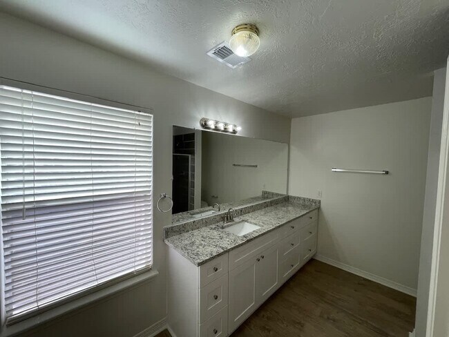 Building Photo - 6427 Founding Dr