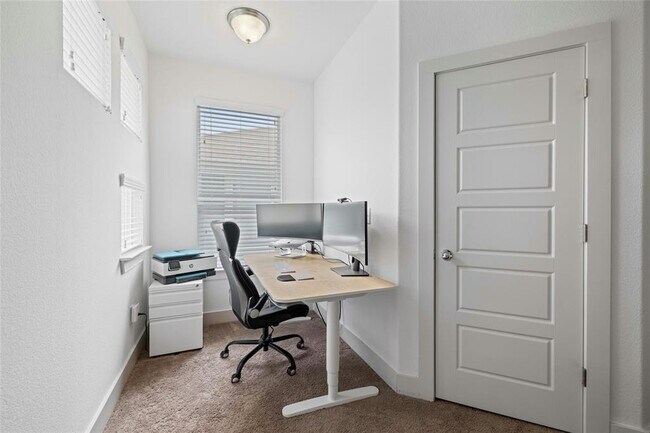 Building Photo - 2313 Capulet St