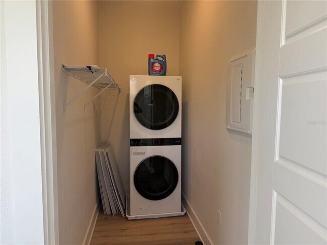 Building Photo - 798 TETBURY Lp