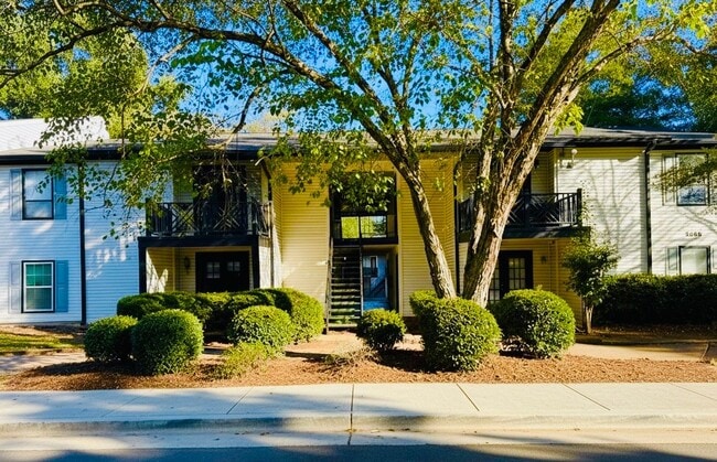 Building Photo - 3595 Woodbriar Cir