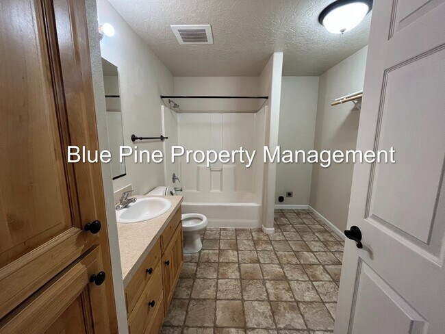 Building Photo - 145 Clubhouse Cir
