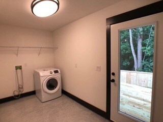 Building Photo - Just like New 3/2 - Custom Quality Constru...