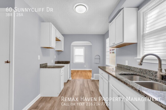 Building Photo - 60 Sunnycliff Dr