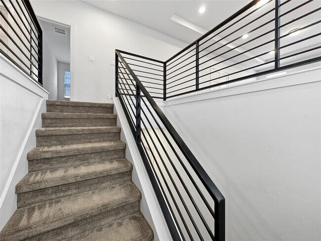 Building Photo - 1304 Westborough Ln