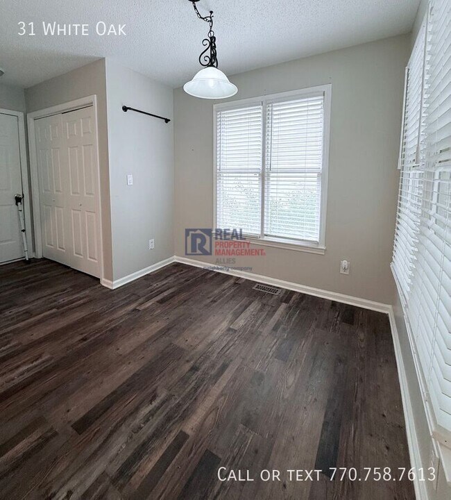 Building Photo - 31 White Oak Dr SE