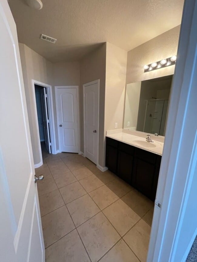 Building Photo - 6350 Daisy Way