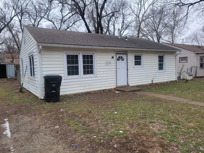 Primary Photo - 3 bedroom home for rent