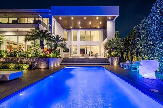 Building Photo - 420 Island Dr