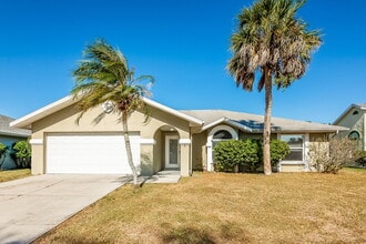 Building Photo - 6202 65th Ct E