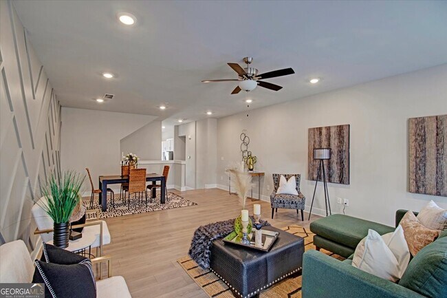 Building Photo - 2030 Main St NW