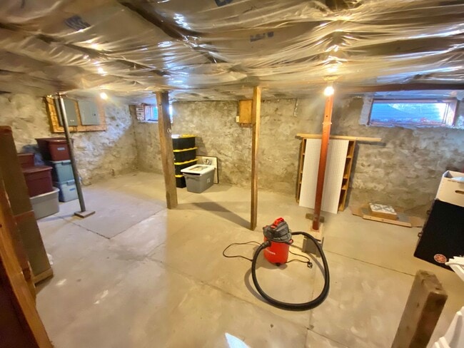 Building Photo - 3 Bedroom House Colchester Available 8/15