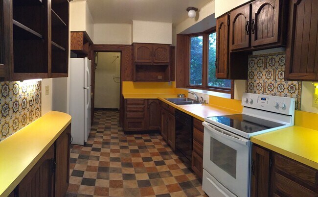 Building Photo - Custom Home, 7th and University