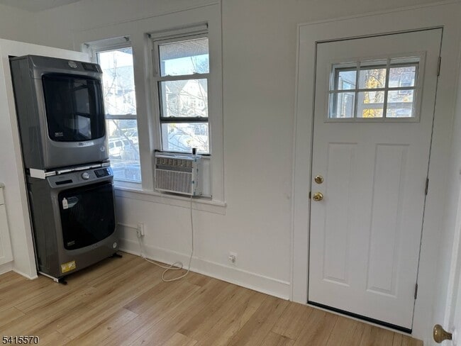 Building Photo - 186 Main Ave