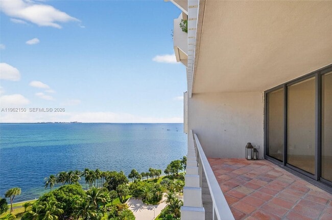 Building Photo - 2 Grove Isle Dr