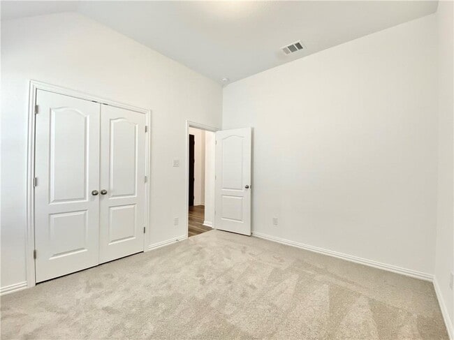 Building Photo - 716 Landing Ln