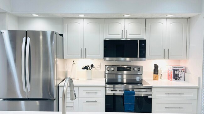 Building Photo - 655 Brackenwood Cove