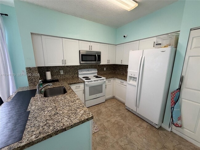 Building Photo - 810 NE 212th Terrace