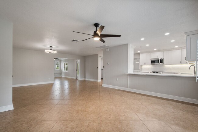 Building Photo - Renovated Winter Park 32789 Home for Lease