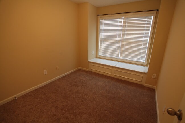 Building Photo - 2123 Cobblestone Dr