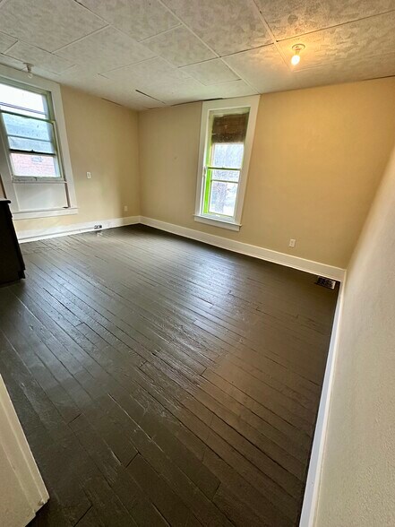 Building Photo - 735 Fountain Sq