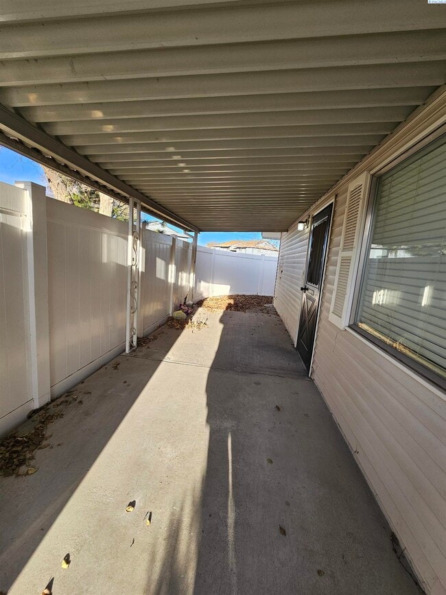 Building Photo - Completely Remodeled Condo; Very Private & Quiet