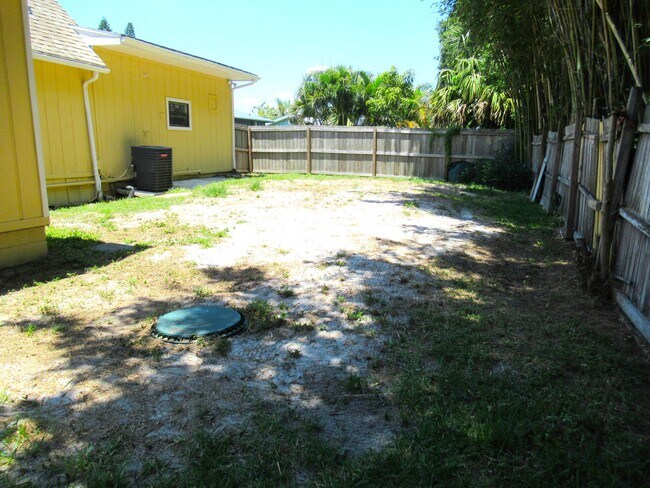 Building Photo - 5310 Palm Dr