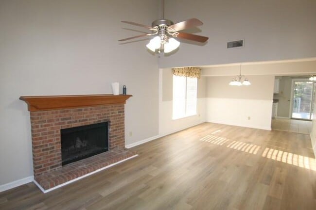 Building Photo - 175 Douglas Fir Ct