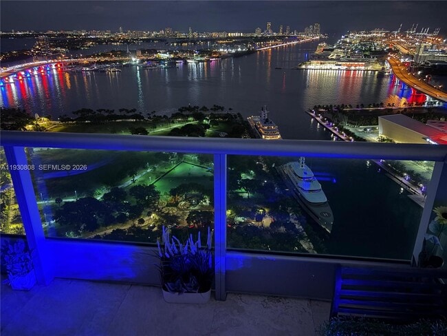 Building Photo - 900 Biscayne Blvd