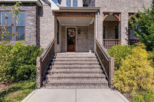 Building Photo - Dream home in the heart of Belle Meade, located on a private dead-end street!