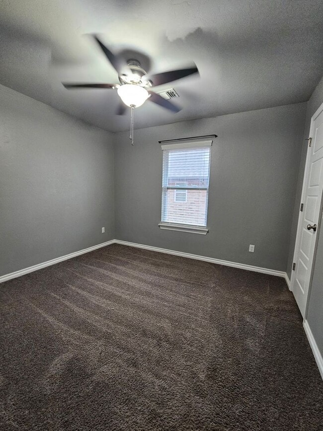 Building Photo - (3) Bed/(2) Bath in Bellatona Addition! Avail NOW!