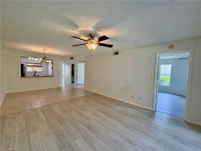 Building Photo - 661 Squire Cir