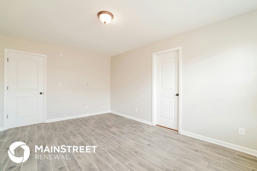 Building Photo - 4290 Carroll Dr