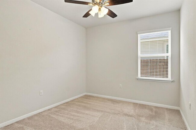 Building Photo - 609 Falkland Trace