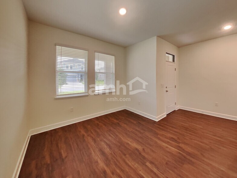 Building Photo - 33943 Thyme Dr
