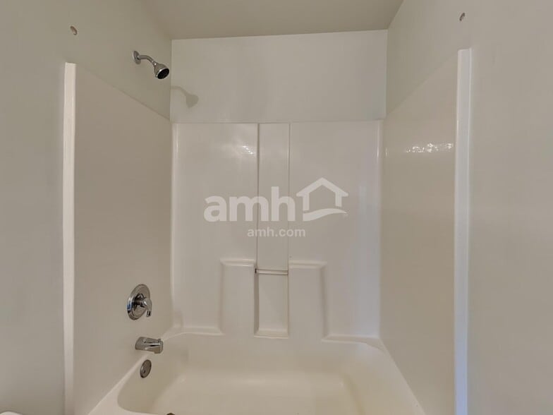 Building Photo - 1749 E Ridge Heights Dr