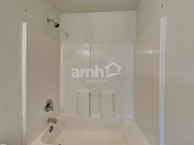 Building Photo - 1749 E Ridge Heights Dr