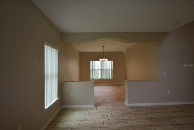 Building Photo - 527 Bristol Cir