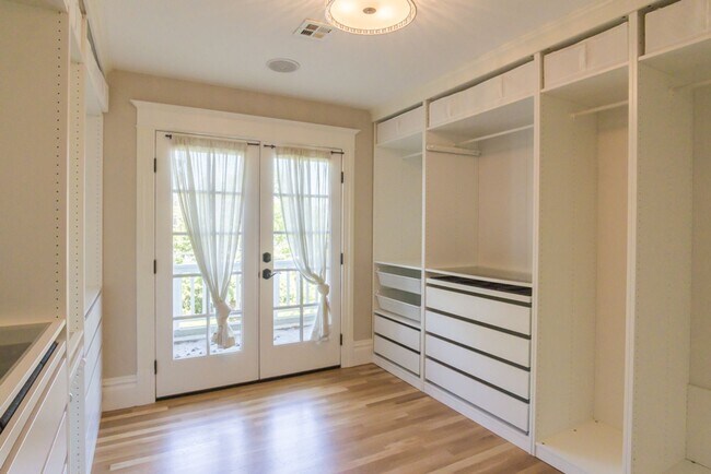 Building Photo - 6bd/3.75ba Seattle Home