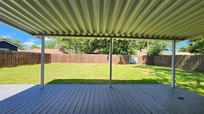 Building Photo - 223 Sycamore Dr