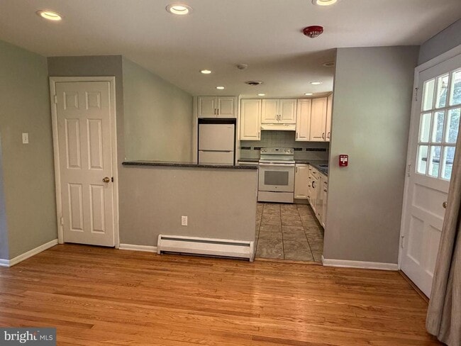 Building Photo - 319 Meetinghouse Ln