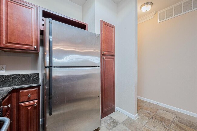 Building Photo - 7575 Kirby Dr