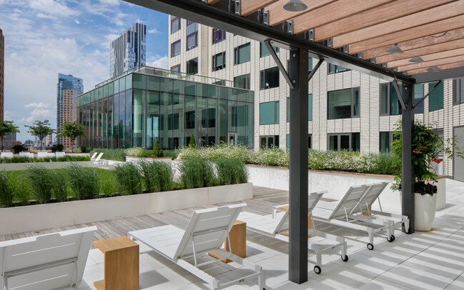 Building Photo - 10 City Point