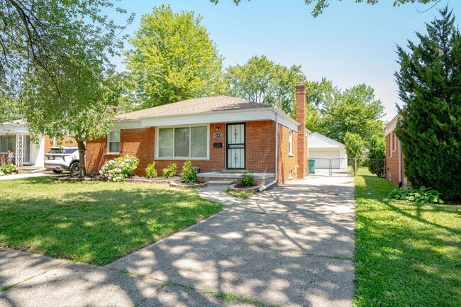 Building Photo - 3 Bedroom Ranch - $2650