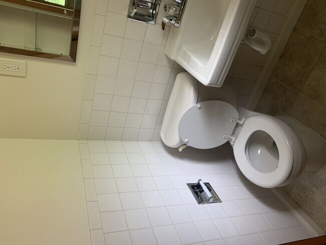 Building Photo - 8327 Lonkar