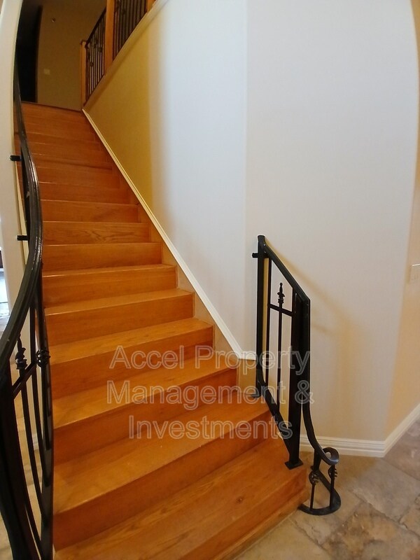 Building Photo - 2423 W Hampton Ave